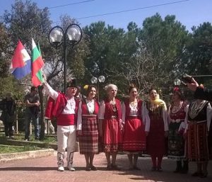 Под извисения купол, с ек от камбана 10 Под извисения купол, с ек от камбана