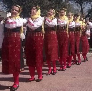 Под извисения купол, с ек от камбана 13 Под извисения купол, с ек от камбана