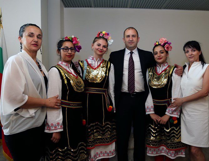 Президентът Румен Радев – един достоен българин 14 Президентът Румен Радев